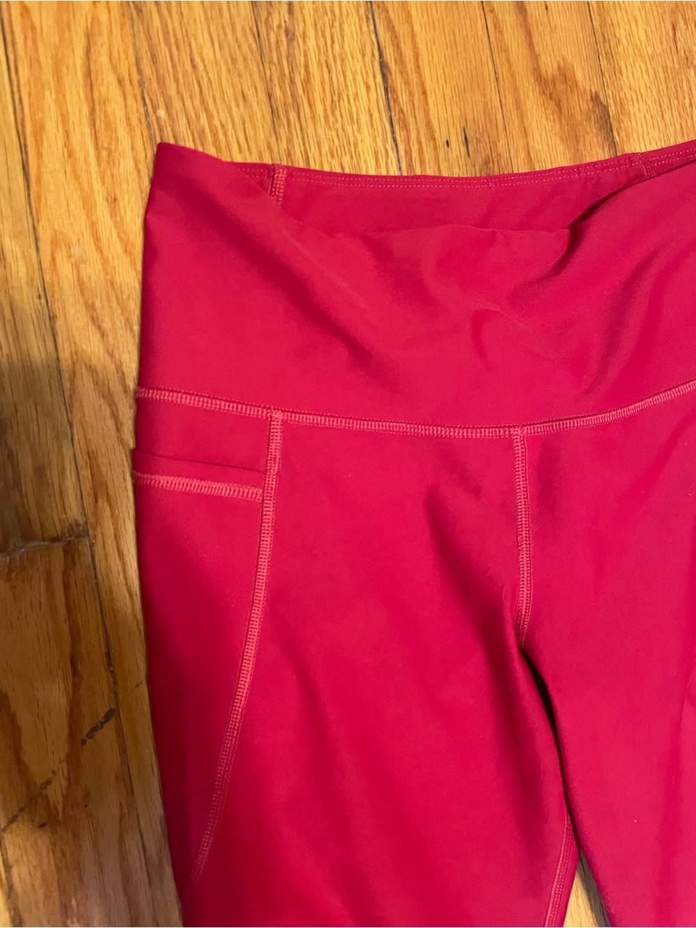Old Navy Active Elevate Legging in Bright Red - Picture 2 of 4